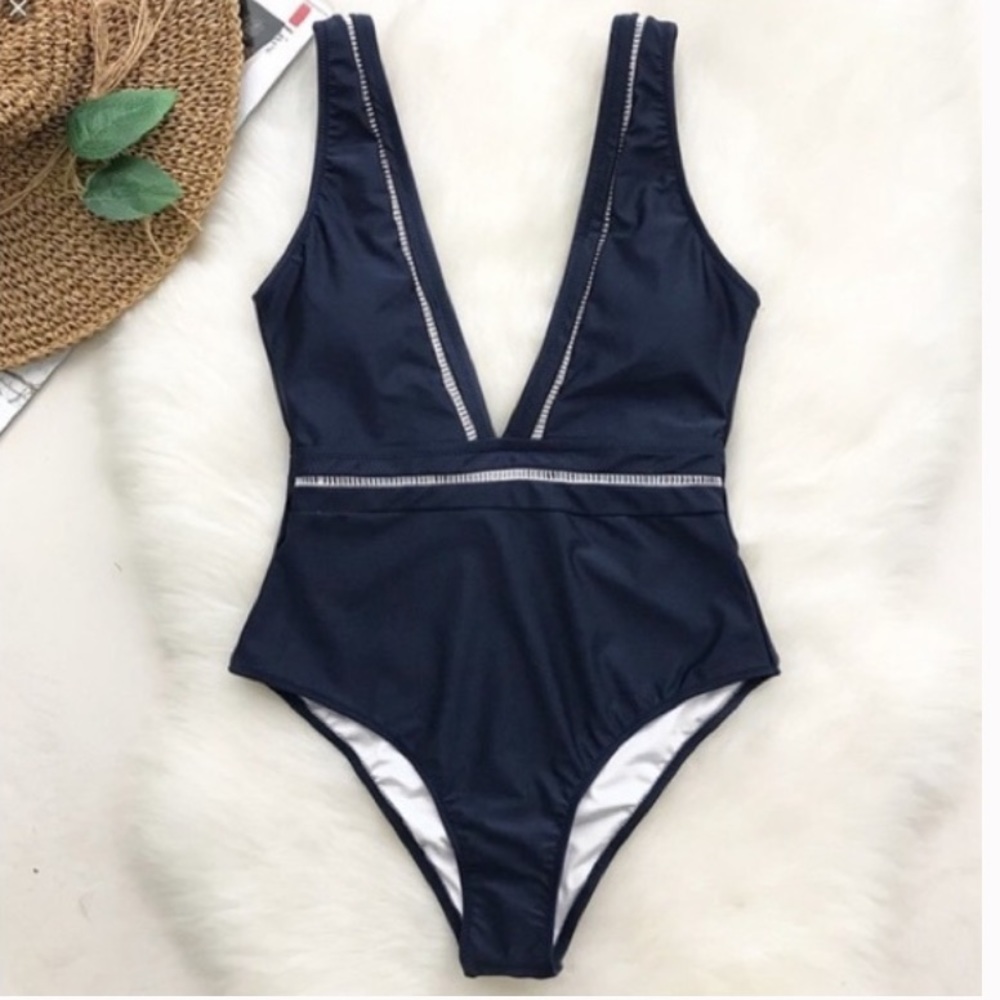NWT CUPSHE Tranquil Cove V-Neck One Piece Swimsuit